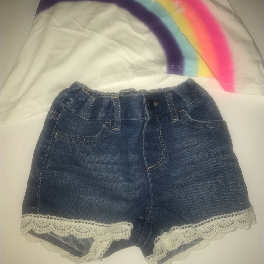 Little girls shorts, top and sunglasses